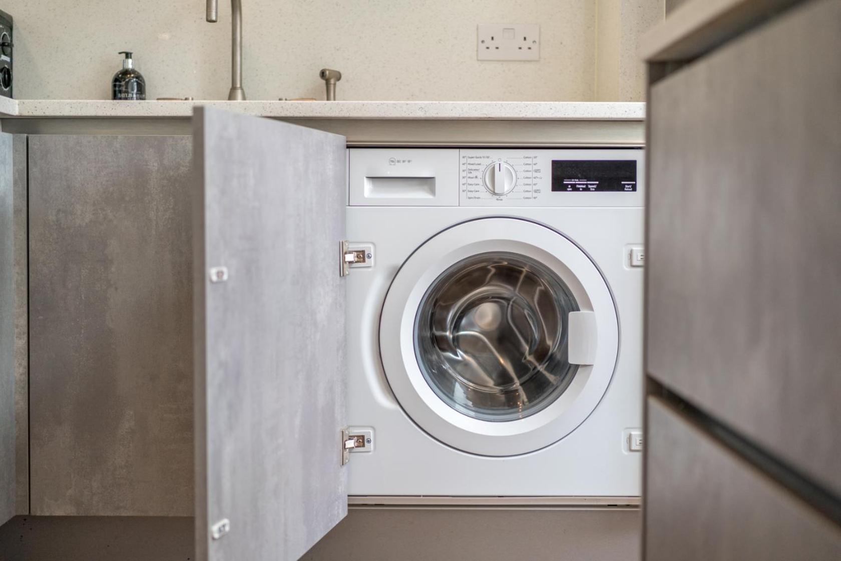 Urban Escape - Spacious 3-bedroom Close To Canary Wharf Londra