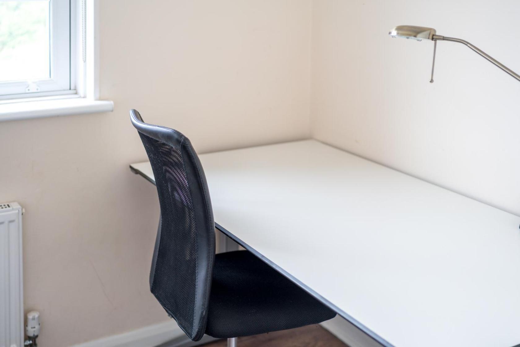 Urban Escape - Spacious 3-bedroom Close To Canary Wharf *