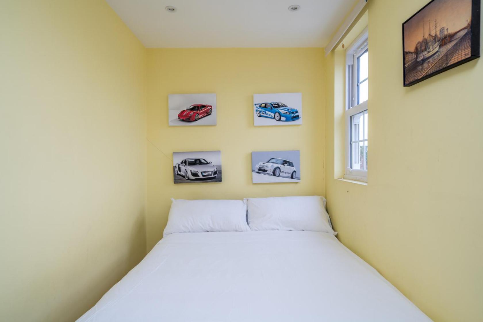 Urban Escape - Spacious 3-bedroom Close To Canary Wharf *