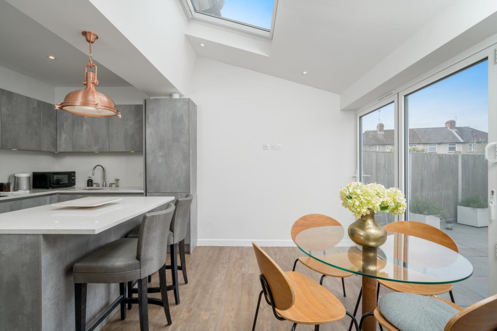 Urban Escape - Spacious 3-bedroom Close To Canary Wharf Londra