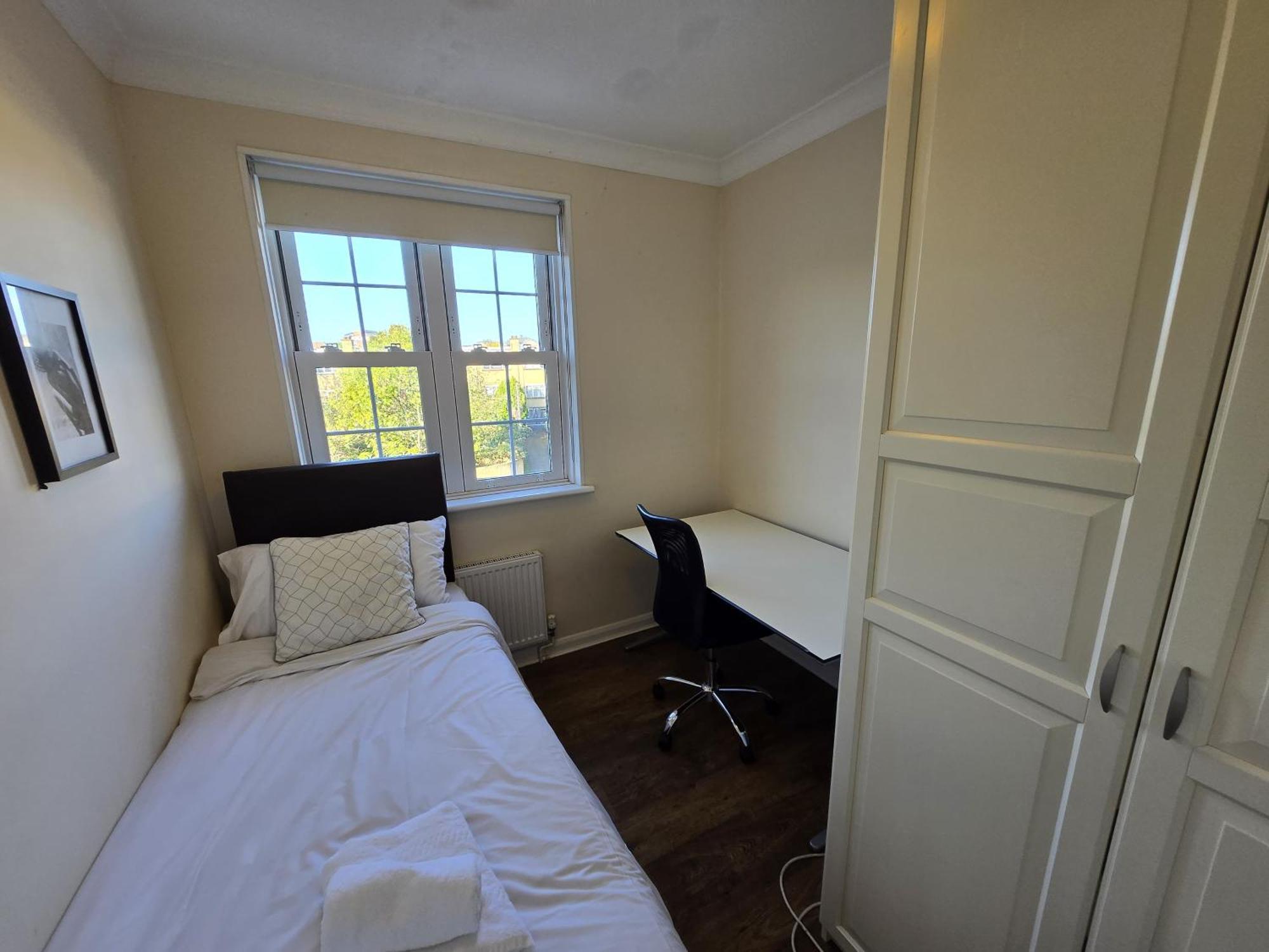 Urban Escape - Spacious 3-bedroom Close To Canary Wharf