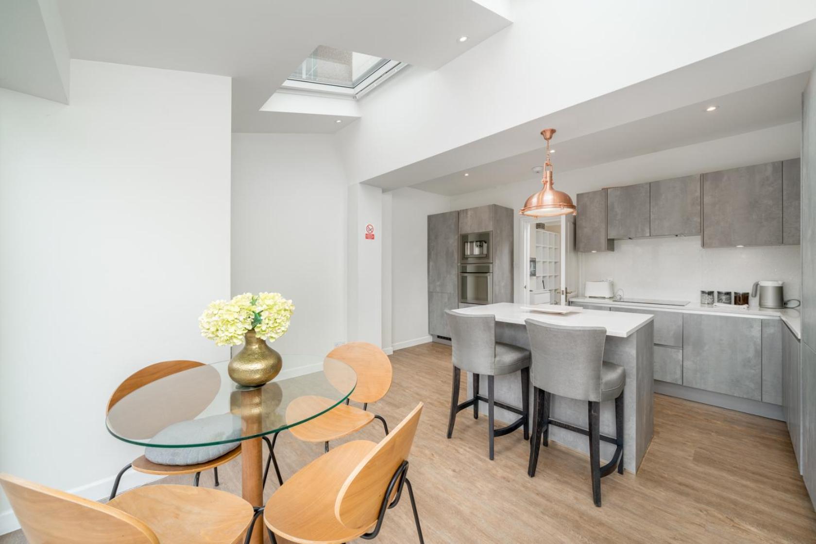 Urban Escape - Spacious 3-Bedroom Home Close To Canary Wharf Case de vacanță
