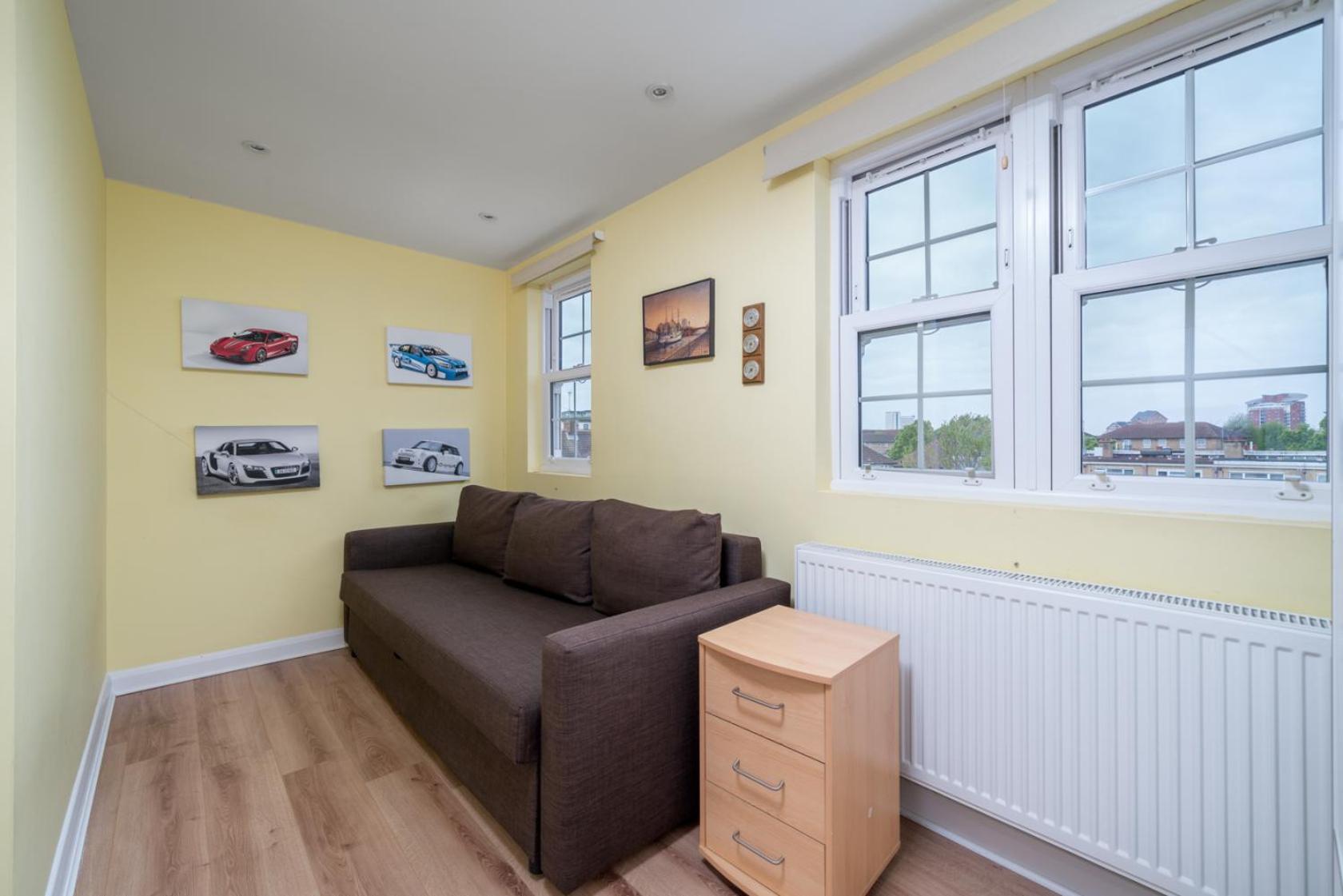 Urban Escape - Spacious 3-Bedroom Home Close To Canary Wharf Londra