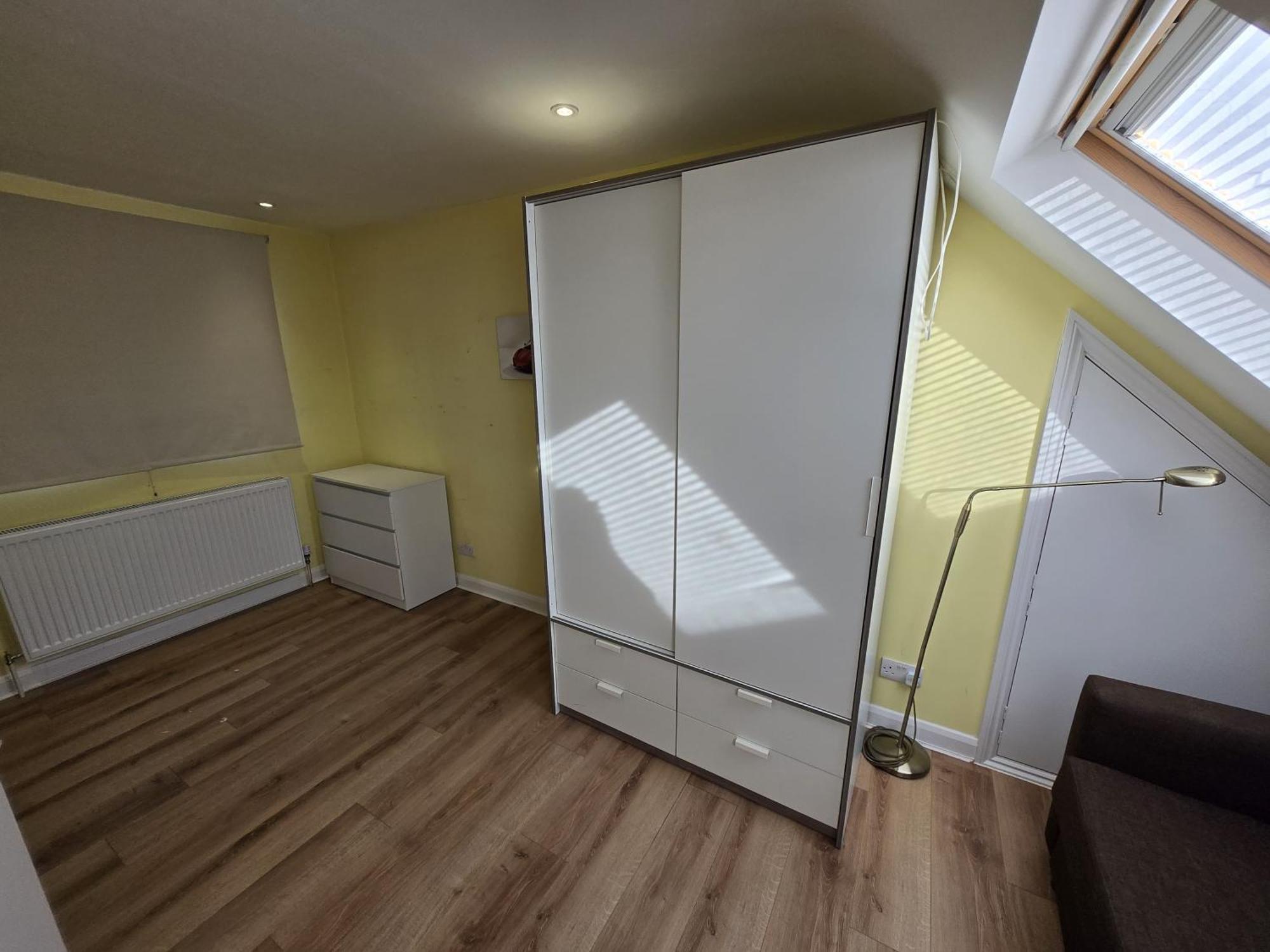Urban Escape - Spacious 3-Bedroom Home Close To Canary Wharf Case de vacanță Londra